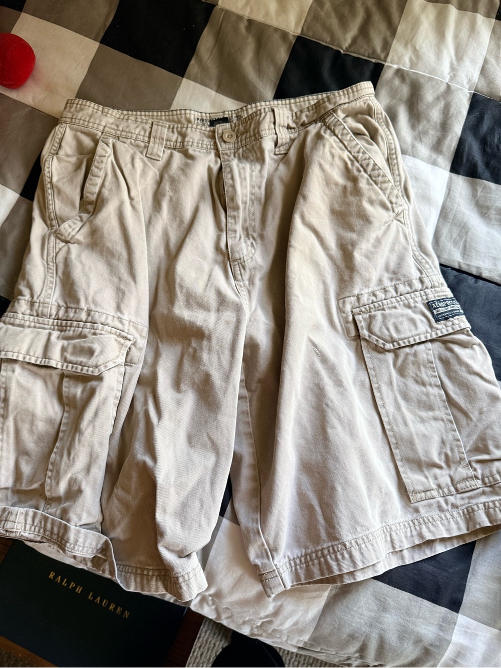 VINTAGE 90s!!  Aeropostale Men's Tan Cargo Shorts